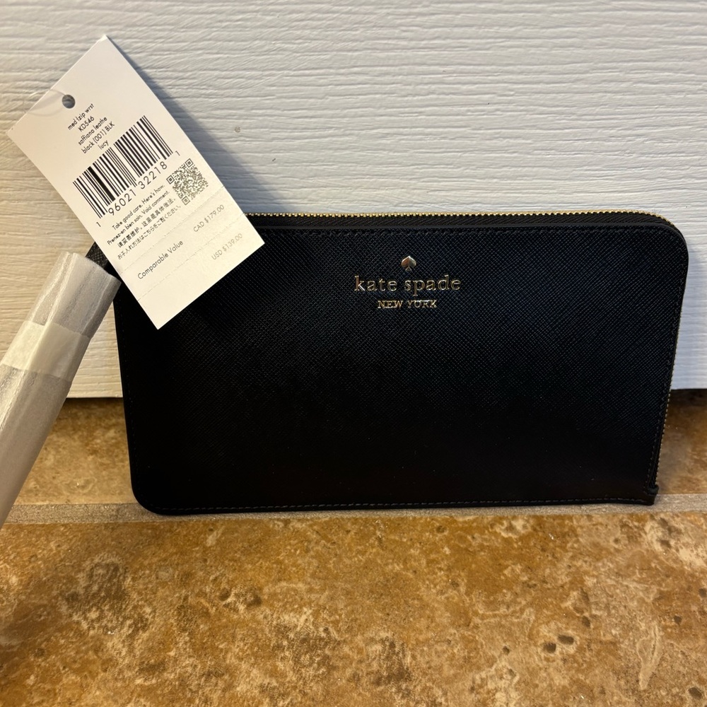 NWT KATE SPADE Medium Wristlet Black Saffiano Leather